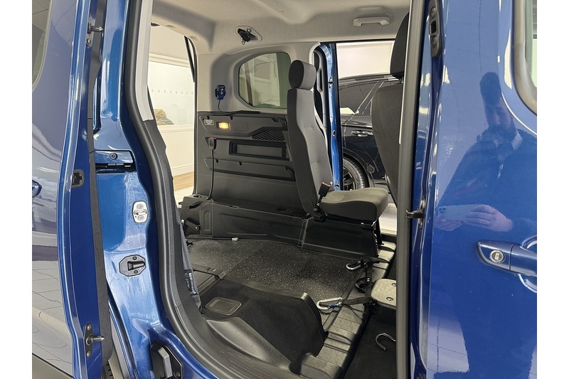 Peugeot 1.2 PureTech Allure Standard MPV 5dr Petrol EAT Euro 6 (s/s) (130 ps)