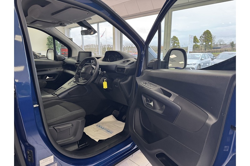 Peugeot 1.2 PureTech Allure Standard MPV 5dr Petrol EAT Euro 6 (s/s) (130 ps)