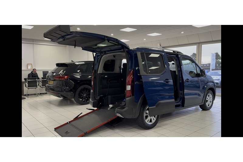 Peugeot 1.2 PureTech Allure Standard MPV 5dr Petrol EAT Euro 6 (s/s) (130 ps)