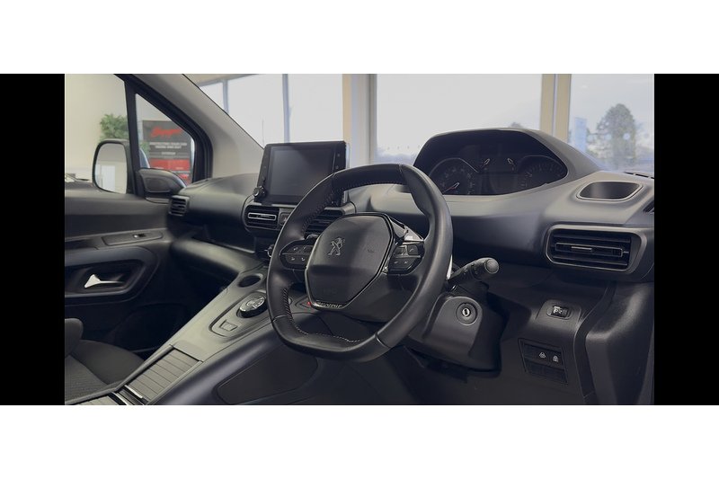 Peugeot 1.2 PureTech Allure Standard MPV 5dr Petrol EAT Euro 6 (s/s) (130 ps)