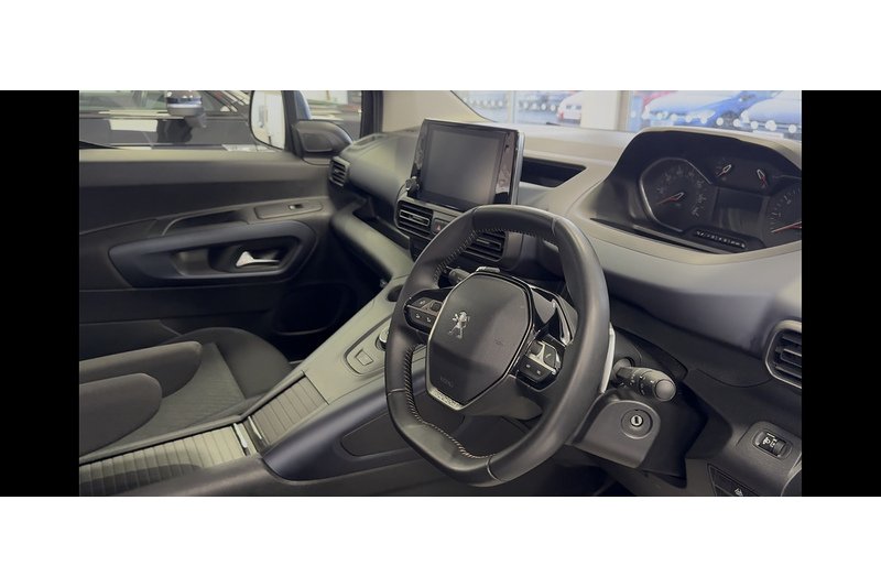 Peugeot 1.2 PureTech Allure Standard MPV 5dr Petrol EAT Euro 6 (s/s) (130 ps)