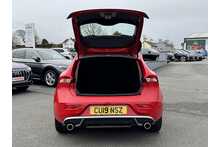 19/19 Volvo V40 2.0 T2 GPF R-Design Nav Plus Petrol Manual 122 ps