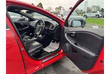 19/19 Volvo V40 2.0 T2 GPF R-Design Nav Plus Petrol Manual 122 ps