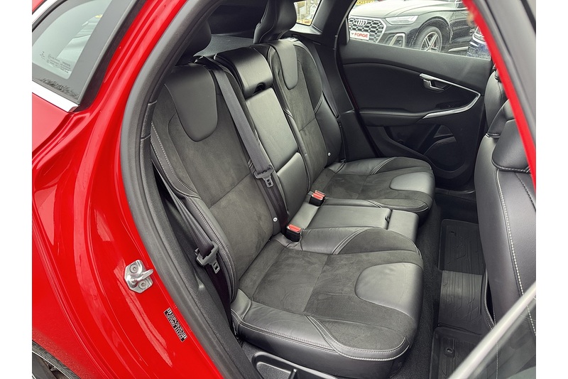 Volvo 2.0 T2 GPF R-Design Nav Plus Hatchback 5dr Petrol Manual Euro 6 (s/s) (122 ps)