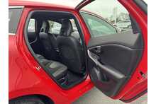 19/19 Volvo V40 2.0 T2 GPF R-Design Nav Plus Petrol Manual 122 ps