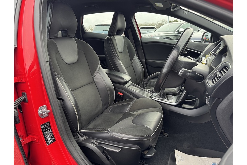 Volvo 2.0 T2 GPF R-Design Nav Plus Hatchback 5dr Petrol Manual Euro 6 (s/s) (122 ps)