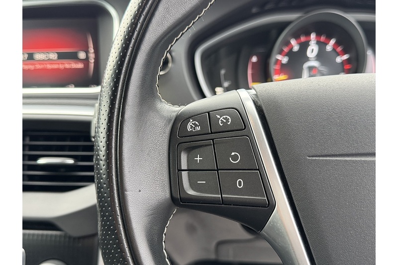 Volvo 2.0 T2 GPF R-Design Nav Plus Hatchback 5dr Petrol Manual Euro 6 (s/s) (122 ps)