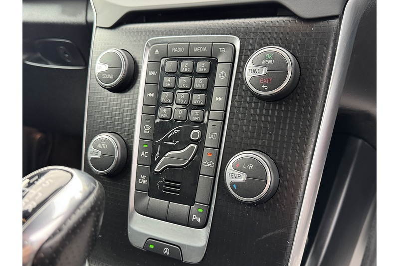 Volvo 2.0 T2 GPF R-Design Nav Plus Hatchback 5dr Petrol Manual Euro 6 (s/s) (122 ps)