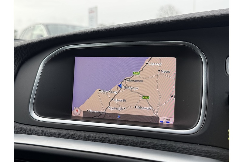 Volvo 2.0 T2 GPF R-Design Nav Plus Hatchback 5dr Petrol Manual Euro 6 (s/s) (122 ps)