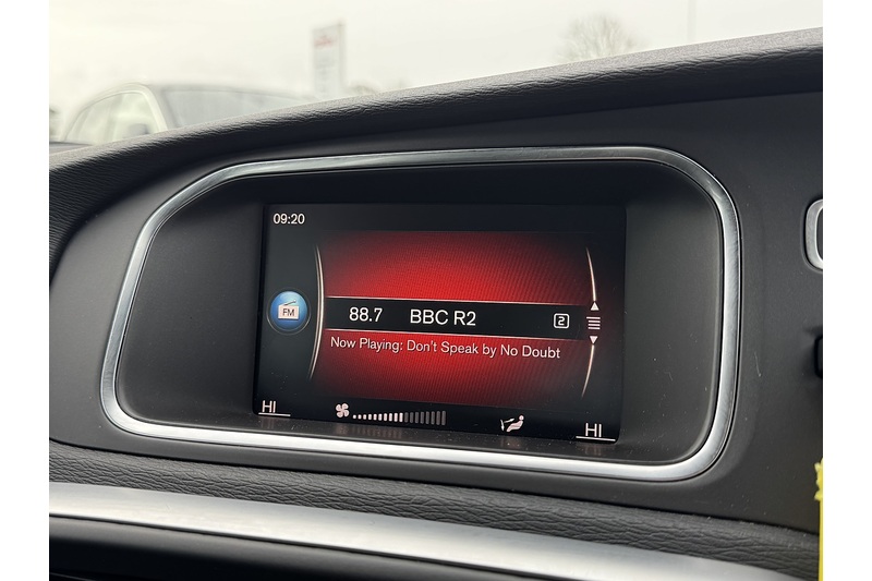 Volvo 2.0 T2 GPF R-Design Nav Plus Hatchback 5dr Petrol Manual Euro 6 (s/s) (122 ps)