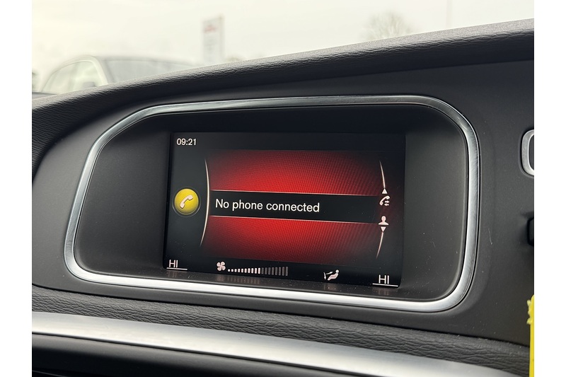 Volvo 2.0 T2 GPF R-Design Nav Plus Hatchback 5dr Petrol Manual Euro 6 (s/s) (122 ps)