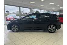 21/21 Volkswagen Golf 1.5 TSI R-Line Hatchback Petrol Manual 130 ps