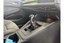21/21 Volkswagen Golf 1.5 TSI R-Line Hatchback Petrol Manual 130 ps