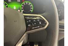 21/21 Volkswagen Golf 1.5 TSI R-Line Hatchback Petrol Manual 130 ps