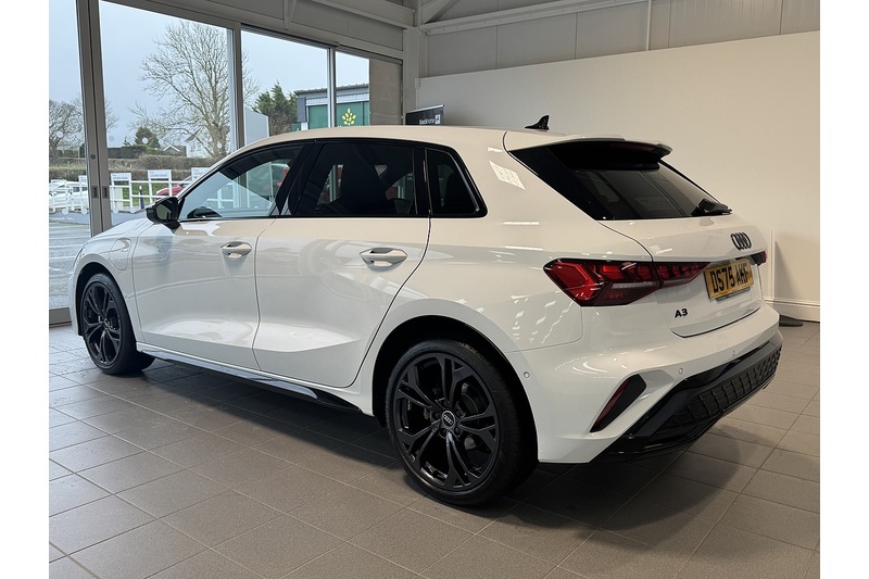 Audi 1.5 TFSIe Black Edition Sportback 5dr Petrol Plug-in Hybrid S Tronic Euro 6 (s/s) 17.9kWh (204 ps)