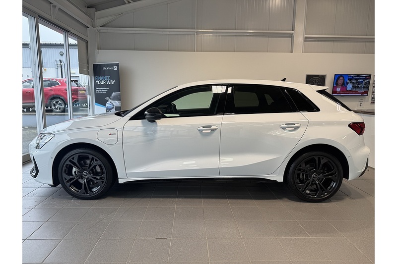 Audi 1.5 TFSIe Black Edition Sportback 5dr Petrol Plug-in Hybrid S Tronic Euro 6 (s/s) 17.9kWh (204 ps)