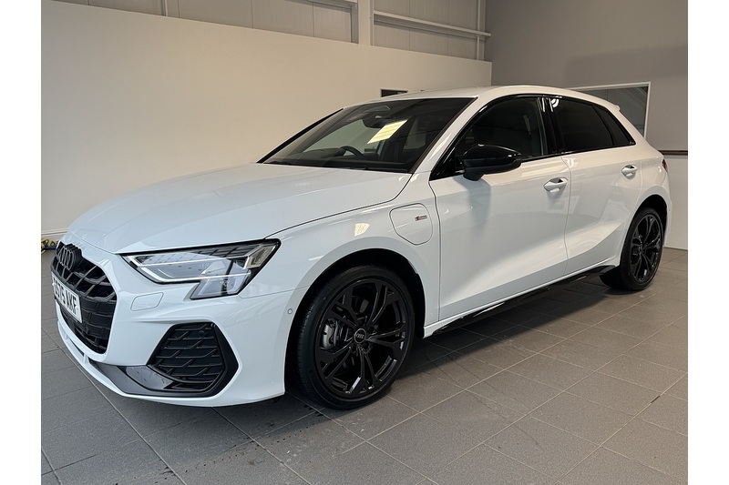 Audi 1.5 TFSIe Black Edition Sportback 5dr Petrol Plug-in Hybrid S Tronic Euro 6 (s/s) 17.9kWh (204 ps)