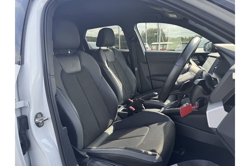 Audi 1.0 TFSI 25 Black Edition Sportback 5dr Petrol S Tronic Euro 6 (s/s) (95 ps)