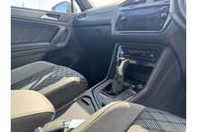 23/72 Volkswagen Tiguan 2.0 TDI R-Line Diesel DSG 4Motion 150 ps