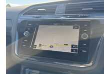 23/72 Volkswagen Tiguan 2.0 TDI R-Line Diesel DSG 4Motion 150 ps