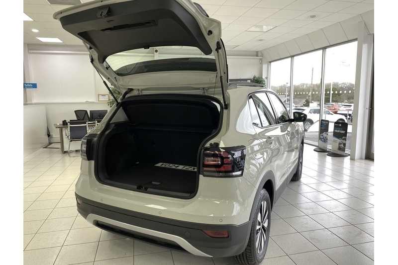 Volkswagen 1.0 TSI MOVE SUV 5dr Petrol DSG Euro 6 (s/s) (110 ps)