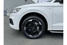 19/19 Audi Q5 2.0 TDI 40 Black Edition Diesel S Tronic quattro 190 ps