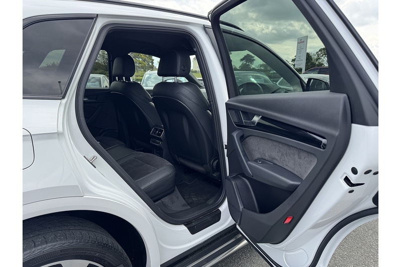 Audi 2.0 TDI 40 Black Edition SUV 5dr Diesel S Tronic quattro Euro 6 (s/s) (190 ps)