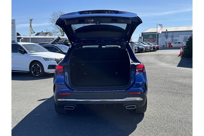 Mercedes-Benz 1.3 GLA200h MHEV AMG Line (Executive) SUV 5dr Petrol Hybrid 7G-DCT Euro 6 (s/s) (163 ps)