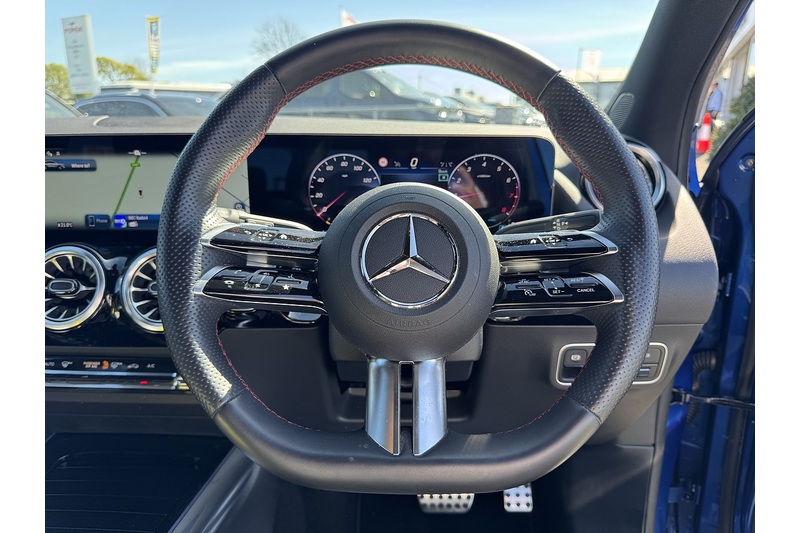 Mercedes-Benz 1.3 GLA200h MHEV AMG Line (Executive) SUV 5dr Petrol Hybrid 7G-DCT Euro 6 (s/s) (163 ps)