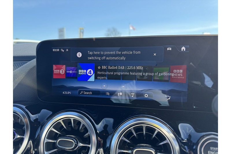Mercedes-Benz 1.3 GLA200h MHEV AMG Line (Executive) SUV 5dr Petrol Hybrid 7G-DCT Euro 6 (s/s) (163 ps)