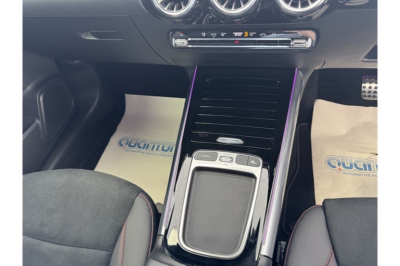 Mercedes-Benz 1.3 GLA200h MHEV AMG Line (Executive) SUV 5dr Petrol Hybrid 7G-DCT Euro 6 (s/s) (163 ps)