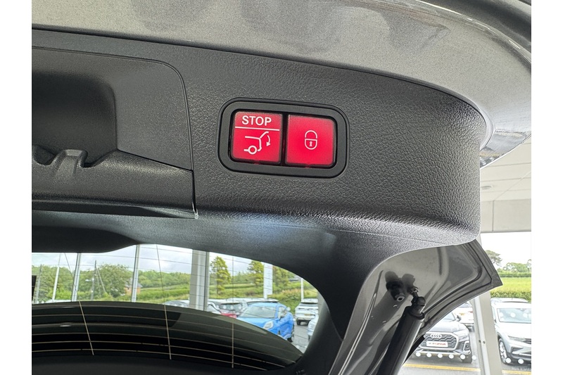 Mercedes-Benz 1.3 GLA200h MHEV AMG Line (Executive) SUV 5dr Petrol Hybrid 7G-DCT Euro 6 (s/s) (163 ps)