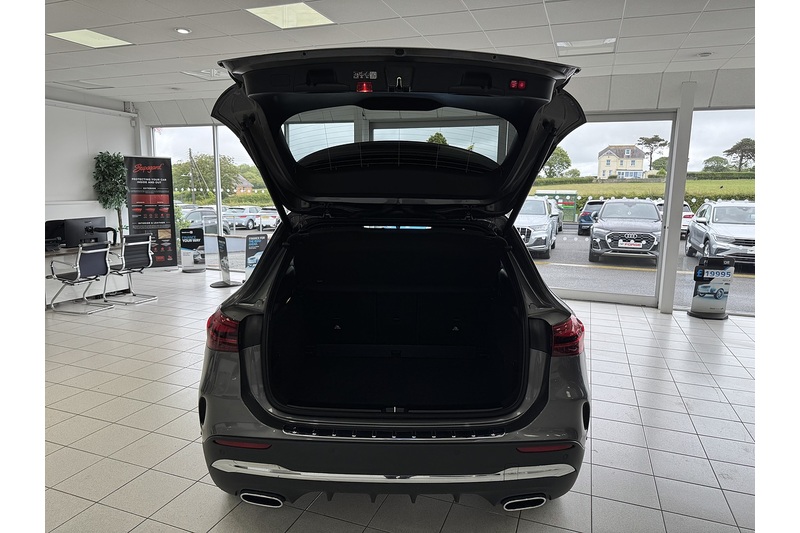 Mercedes-Benz 1.3 GLA200h MHEV AMG Line (Executive) SUV 5dr Petrol Hybrid 7G-DCT Euro 6 (s/s) (163 ps)
