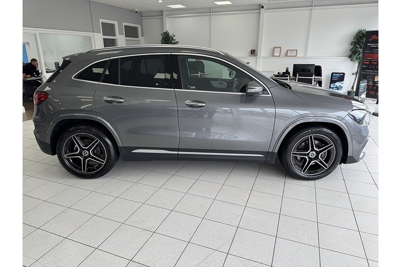Mercedes-Benz 1.3 GLA200h MHEV AMG Line (Executive) SUV 5dr Petrol Hybrid 7G-DCT Euro 6 (s/s) (163 ps)