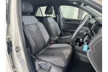 24/24 Volkswagen T-Roc 1.5 TSI R-Line SUV Petrol Manual 150 ps