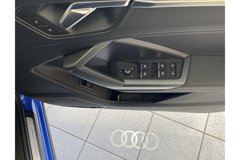 Audi Tfsi  Black Edition 40 Tfsi Quattro S Tronic Estate 2.0 Semi Auto Petrol