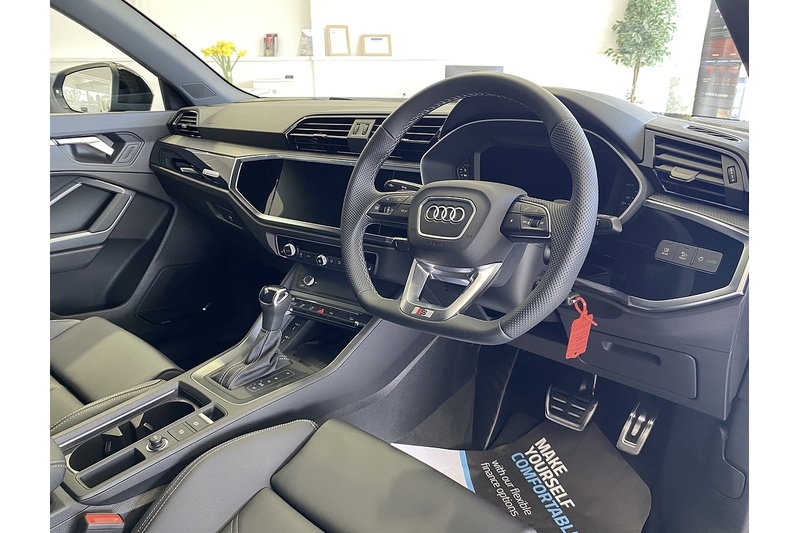 Audi Tfsi  Black Edition 40 Tfsi Quattro S Tronic Estate 2.0 Semi Auto Petrol