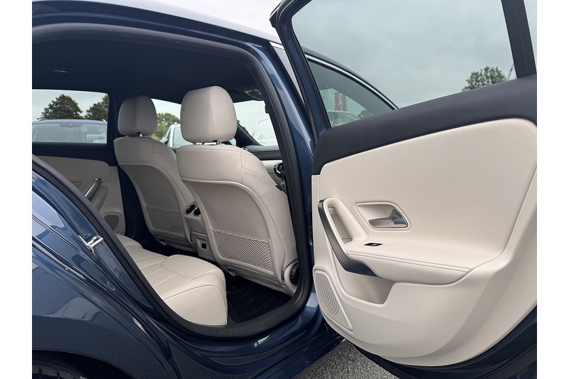 Mercedes-Benz 1.3 A180 Sport Edition (Executive) Hatchback 5dr Petrol 7G-DCT Euro 6 (s/s) (136 ps)