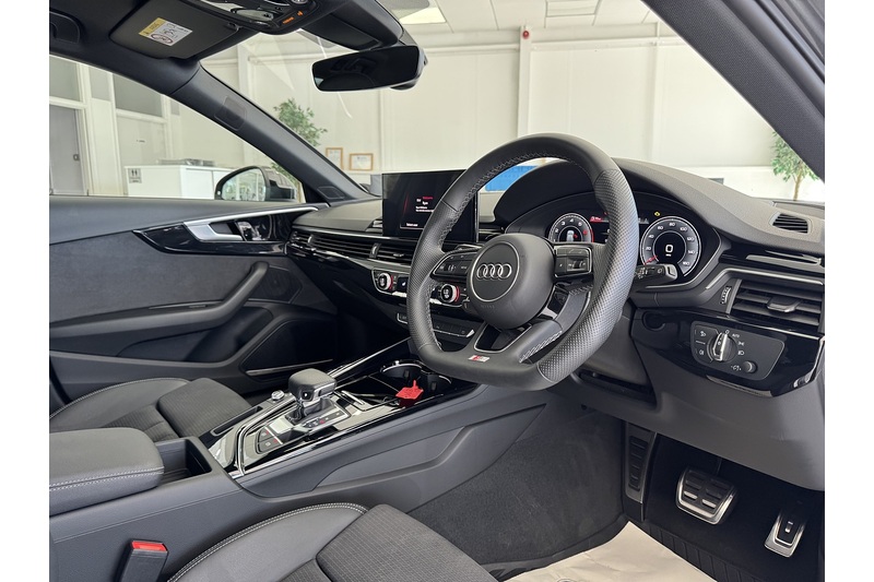 Audi 2.0 TFSI 40 Black Edition Estate 5dr Petrol S Tronic Euro 6 (s/s) (204 ps)