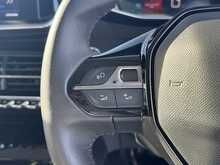 22/22 Peugeot 208 1.5 BlueHDi Allure Premium Manual 100 ps