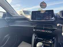 22/22 Peugeot 208 1.5 BlueHDi Allure Premium Manual 100 ps