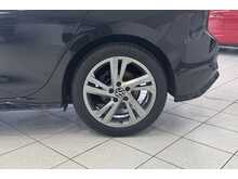 21/21 Volkwagen Golf R-Line 1.5 130ps Manual