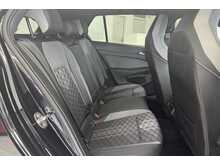 21/21 Volkwagen Golf R-Line 1.5 130ps Manual