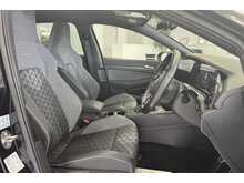 21/21 Volkwagen Golf R-Line 1.5 130ps Manual