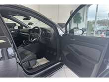 21/21 Volkwagen Golf R-Line 1.5 130ps Manual