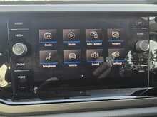 Volkswagen Polo TSI SE 