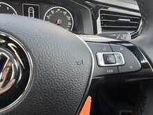 Volkswagen Polo TSI SE 