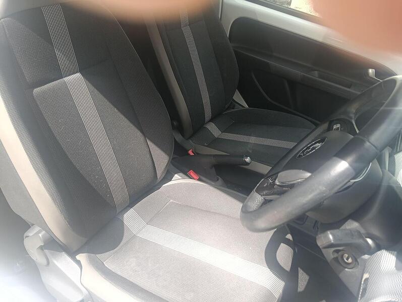 Volkswagen up! High up! - U13874