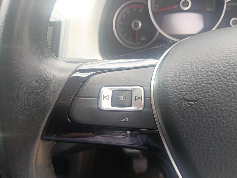 Volkswagen up! High up! - U13874
