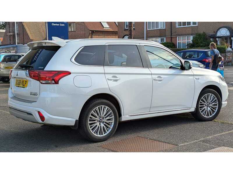 Mitsubishi Outlander 2.4h TwinMotor 13.8kWh 4h SUV 5dr Petrol Plug-in Hybrid CVT 4WD Euro 6 (s/s) (209 ps) - U11087